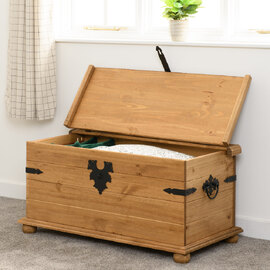 Central Wooden Blanket Box With 1 Door In Oak