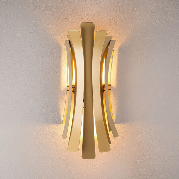 Linea Metal Wall Light in Gold