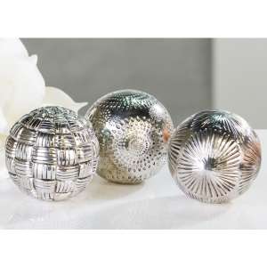 Carve Poly Set Of 3 Decoration Balls In Antique Silver