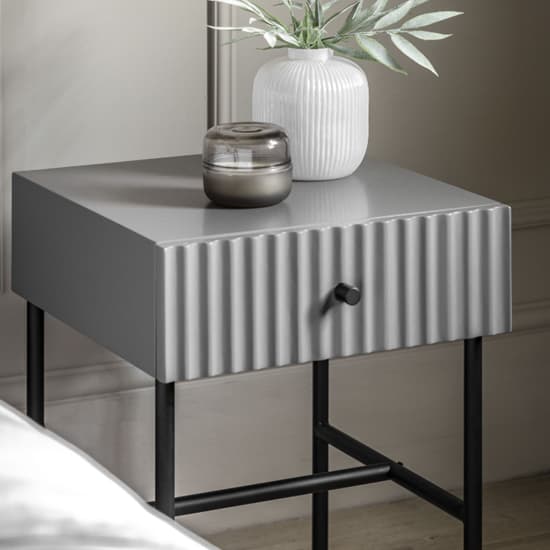 Bienne Wooden Bedside Cabinet With 1 Drawer In Grey_2