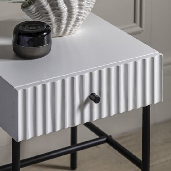 Bienne Wooden Bedside Cabinet With 1 Drawer In White_2