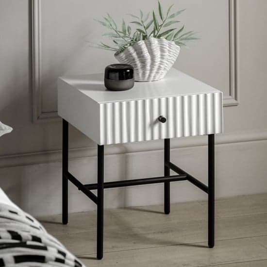 Bienne Wooden Bedside Cabinet With 1 Drawer In White_1
