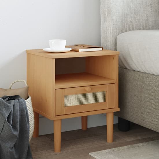 Celle Pinewood Bedside Cabinet With 1 Drawer In Brown_1