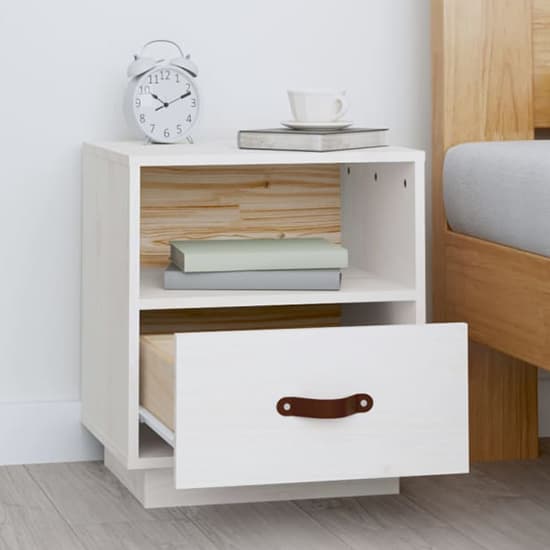 Epix Pine Wood Bedside Cabinet With 1 Drawer In White_2