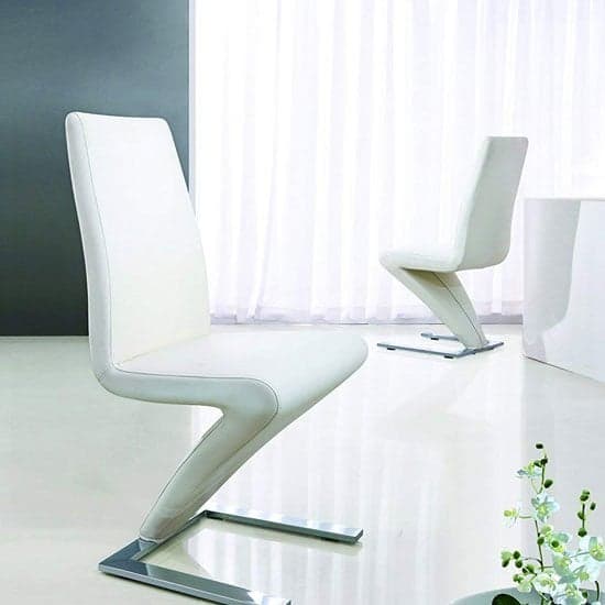 Hartley Clear Glass Dining Table With 4 Demi Z White Chairs_3