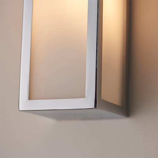 Newham Large Wall Light In Chrome With Frosted Glass Diffuser_2