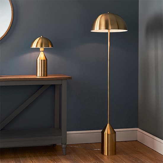 Nova Table Lamp In Antique Brass And Gloss White_4
