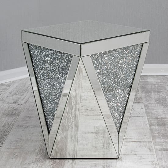 Reyn Crushed Glass End Table In Mirrored_1