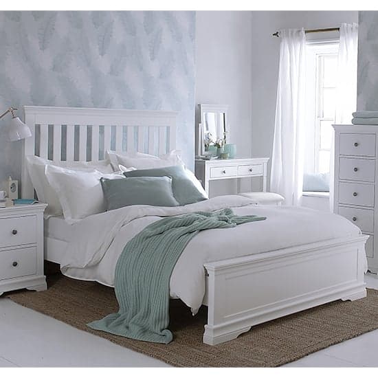 Skokie Wooden Double Bed In Classic White_1