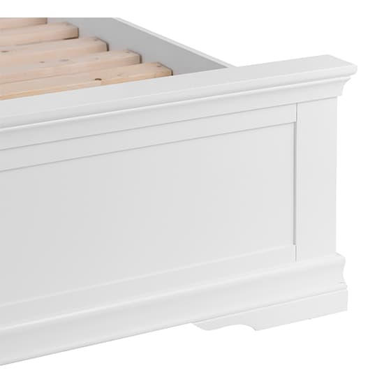 Skokie Wooden King Size Bed In Classic White_3