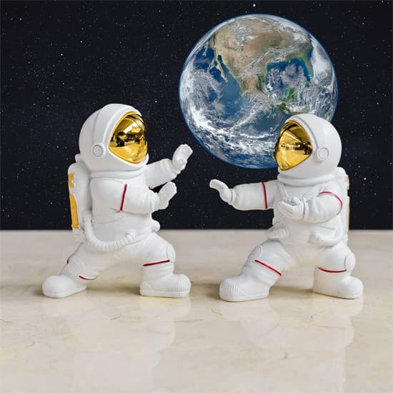 Spaceman Left Hand Kung Fu Astronaut Figurine_3