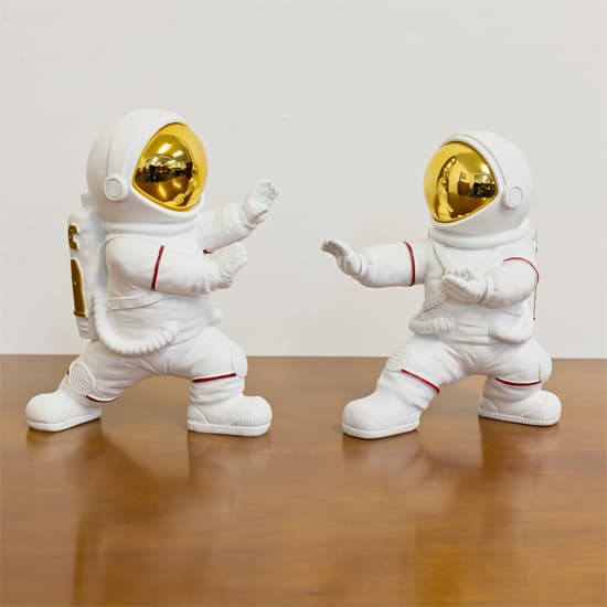 Spaceman Left Hand Kung Fu Astronaut Figurine_4