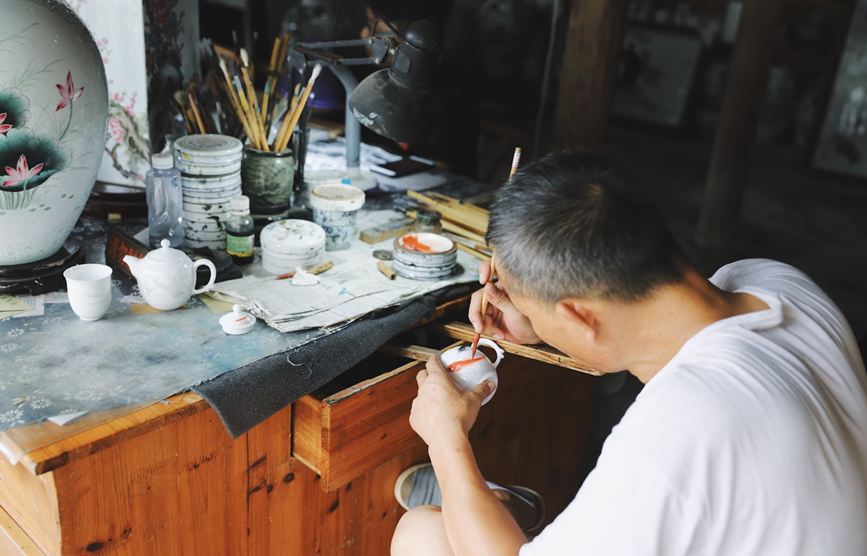 DIY Furniture Upgrades: How Specialized Screws Can Elevate Your Designs