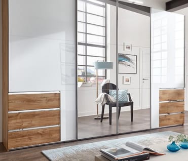 Maximize your storage with our spacious, stylish and contemporary wardrobes