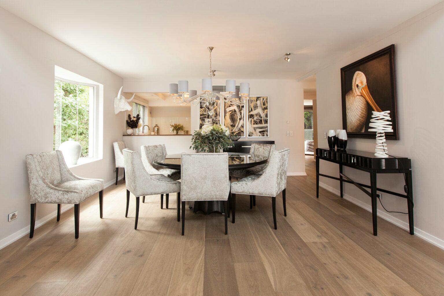 Creative Wall Decor Ideas for a Stylish and Inviting Dining Room