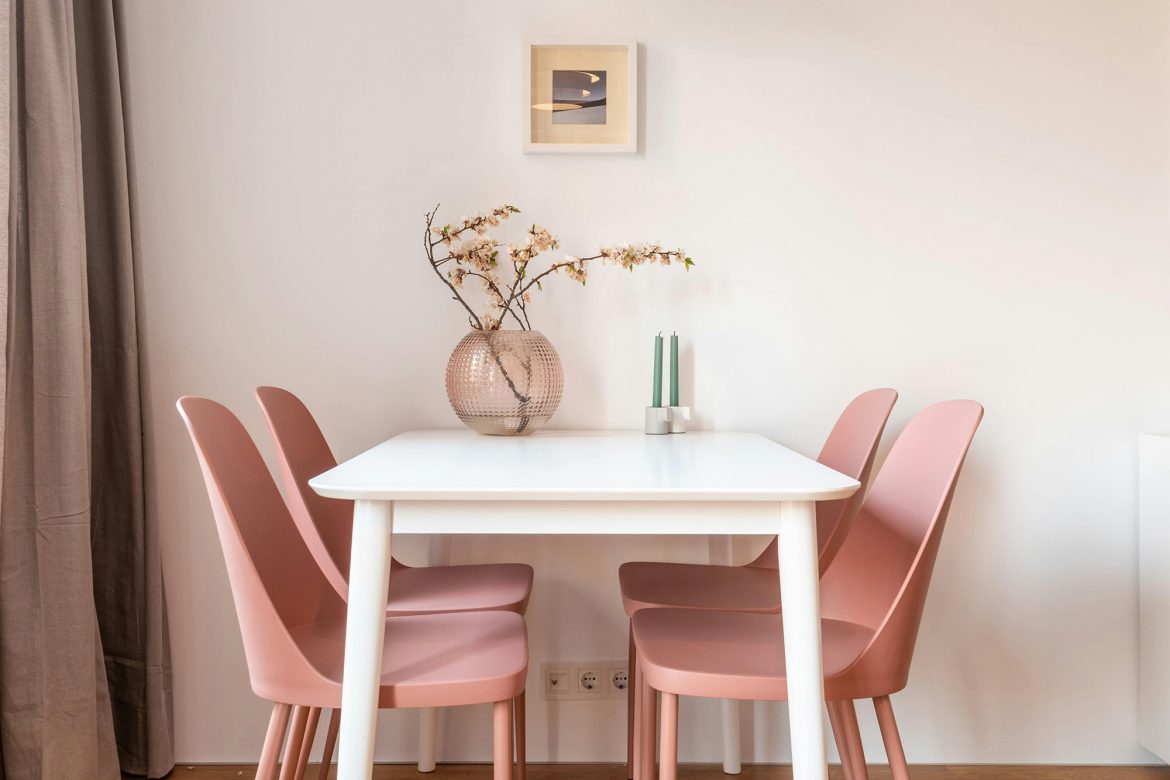 How to choose wallpaper for your dining room