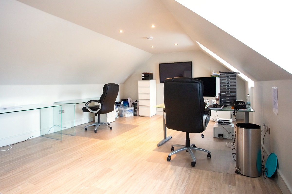 6 Best Home Office Furniture and Accessories for Comfort and Productivity