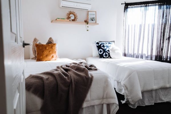 How to Position a Single Bed in a Small Room to Maximise Space and Comfort