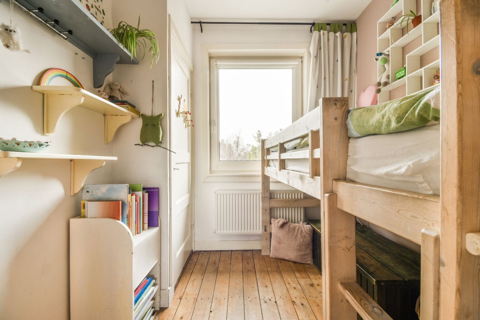 How To Make a Small Bedroom Look Bigger