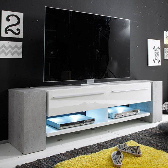 1537.322.35 1 - Where You Can Place Large TV Stands In Wood: A Couple Of Interior Suggestions