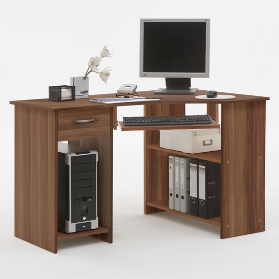 Felix Plumtree corner computer desk - 5 Features Quality Gaming Computer Desks For Home Should Have