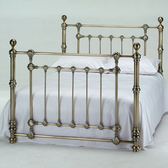 Victoria Antique Brass Finish Metal Double Bed Furniture in Fashion