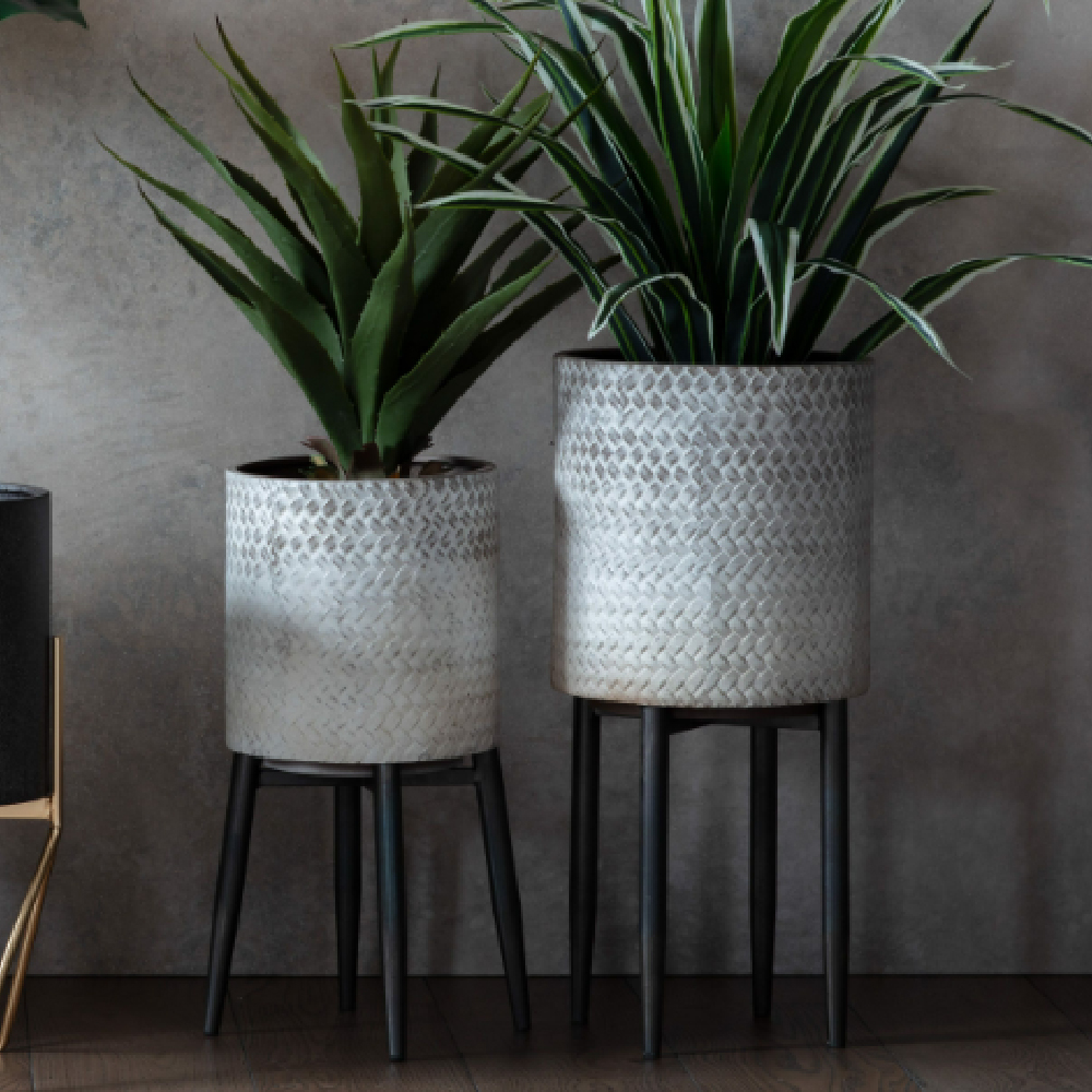 Amherst Large Metal Planter In Distressed And Whitewash