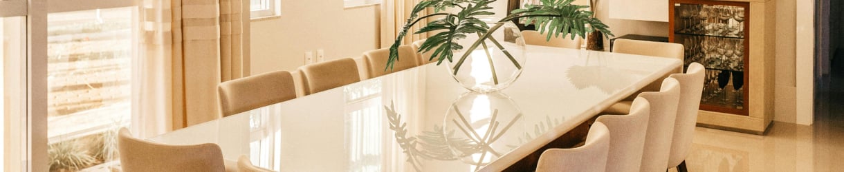 What is the Difference Between a Kitchen Table and a Dining Room Table