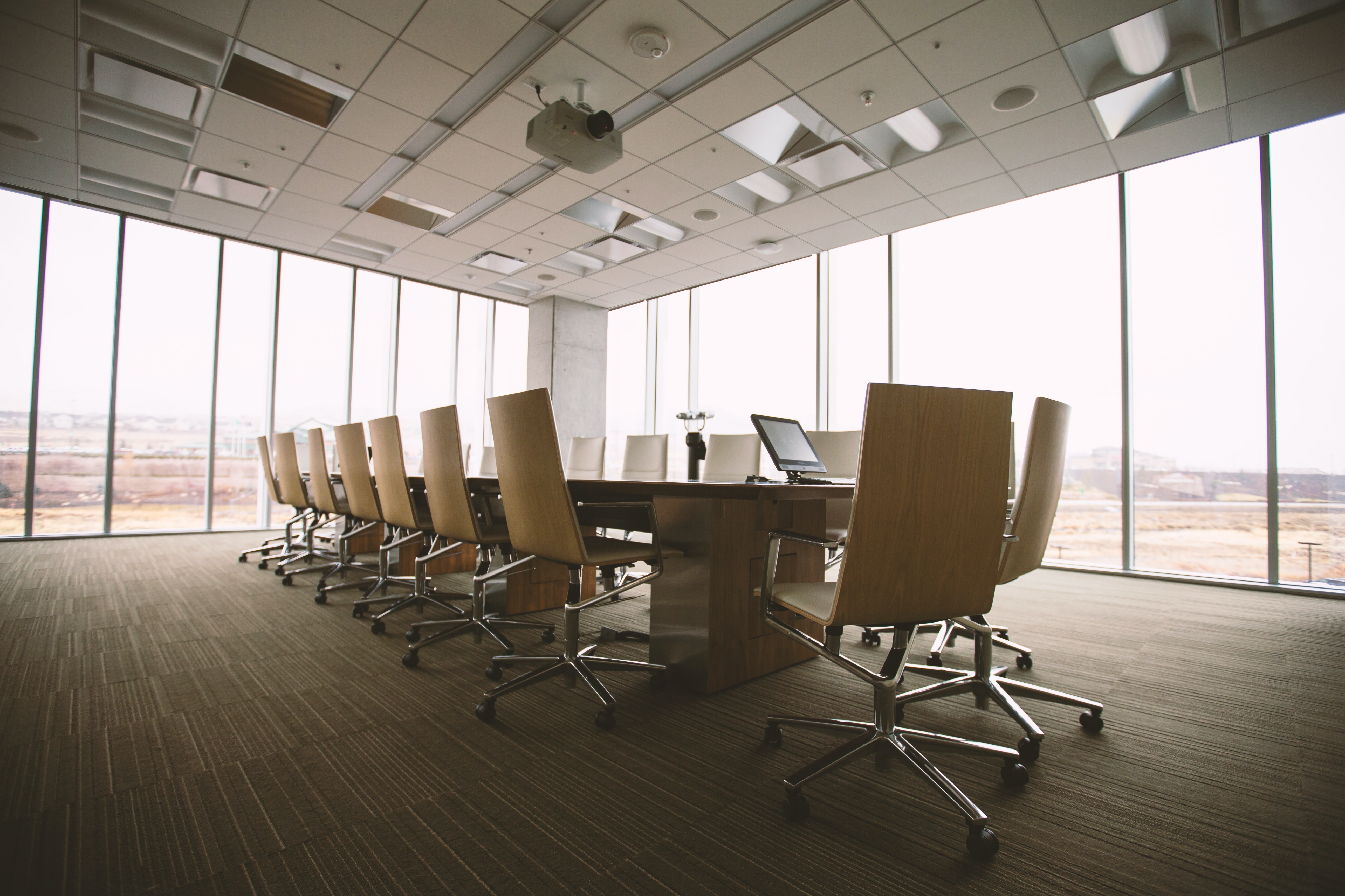 Types of glass desks for modern home décor Types of glass desks for modern home décor