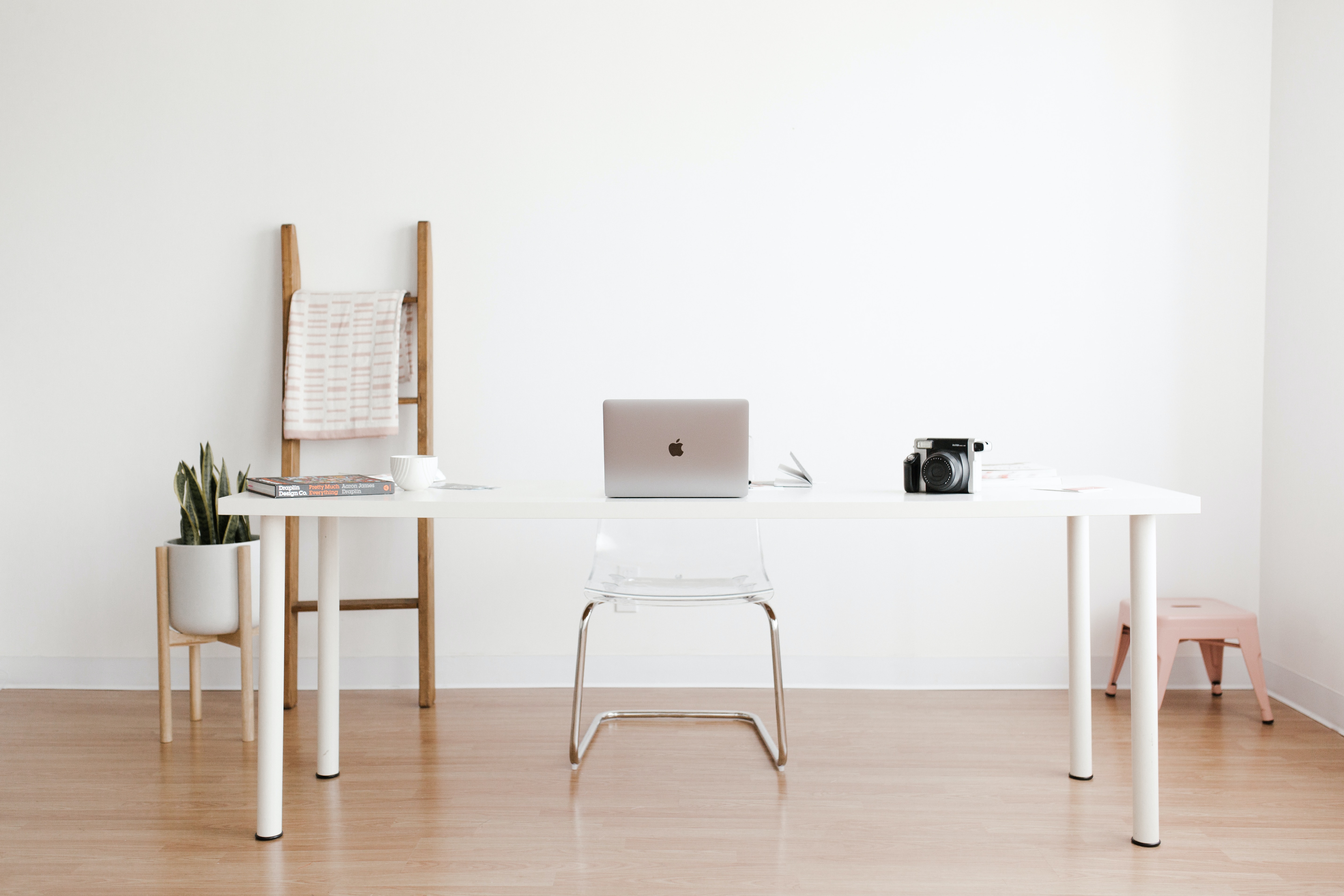 Tips to buy contemporary computer desks for home Tips to buy contemporary computer desks for home