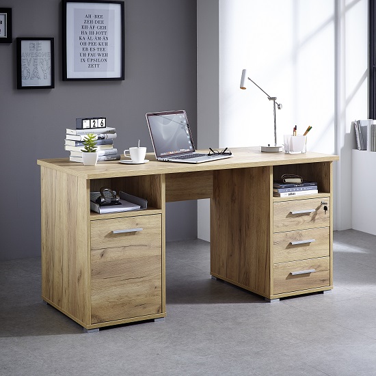 Desk With Lots Of Storage