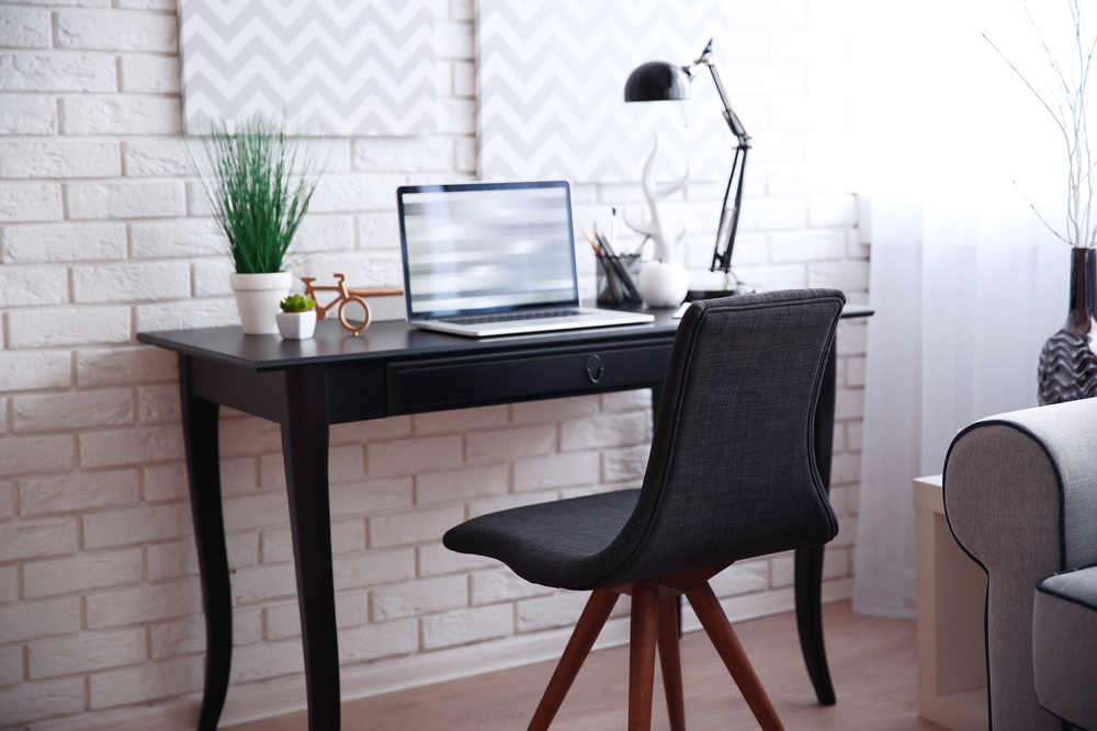 Choosing Modern Desks for Home