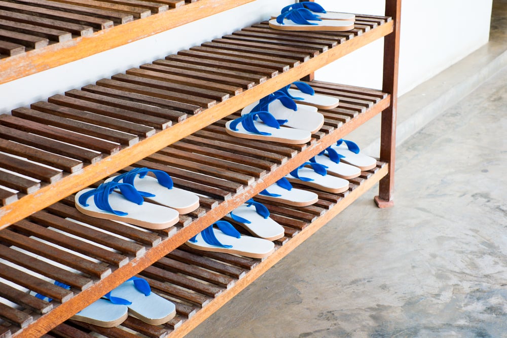 Shoe rack for wardrobe can keep your room organized