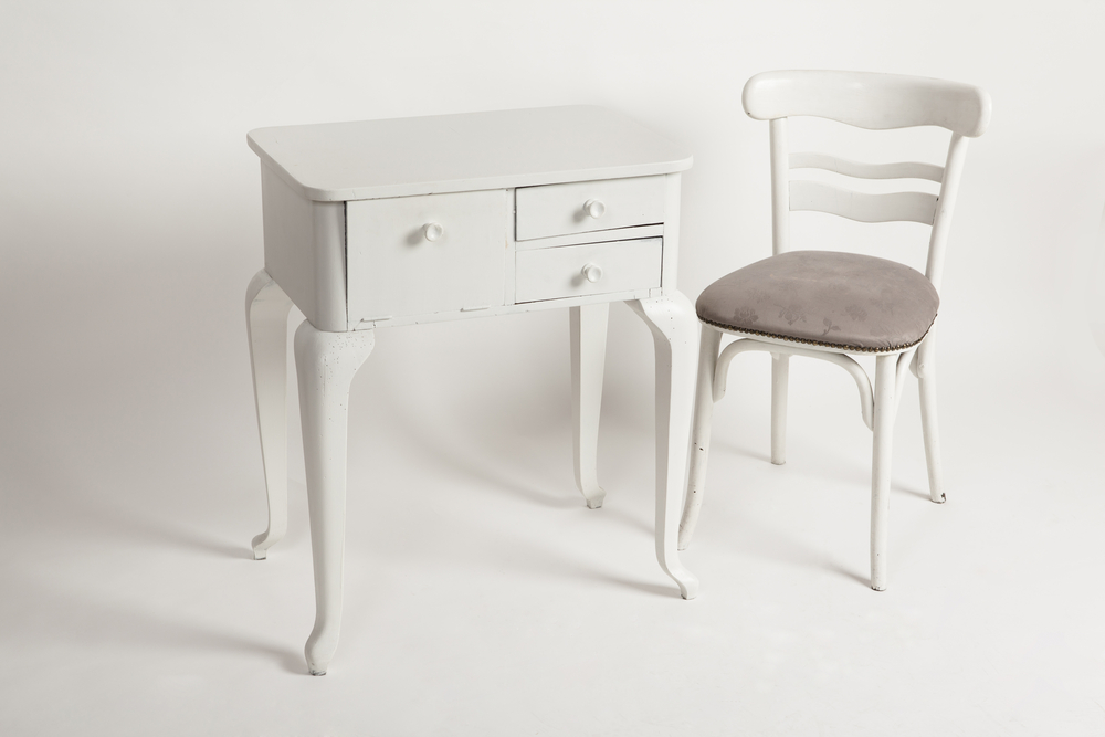 Enhance the Beauty of Your Home with Secured Side Tables with Cabients