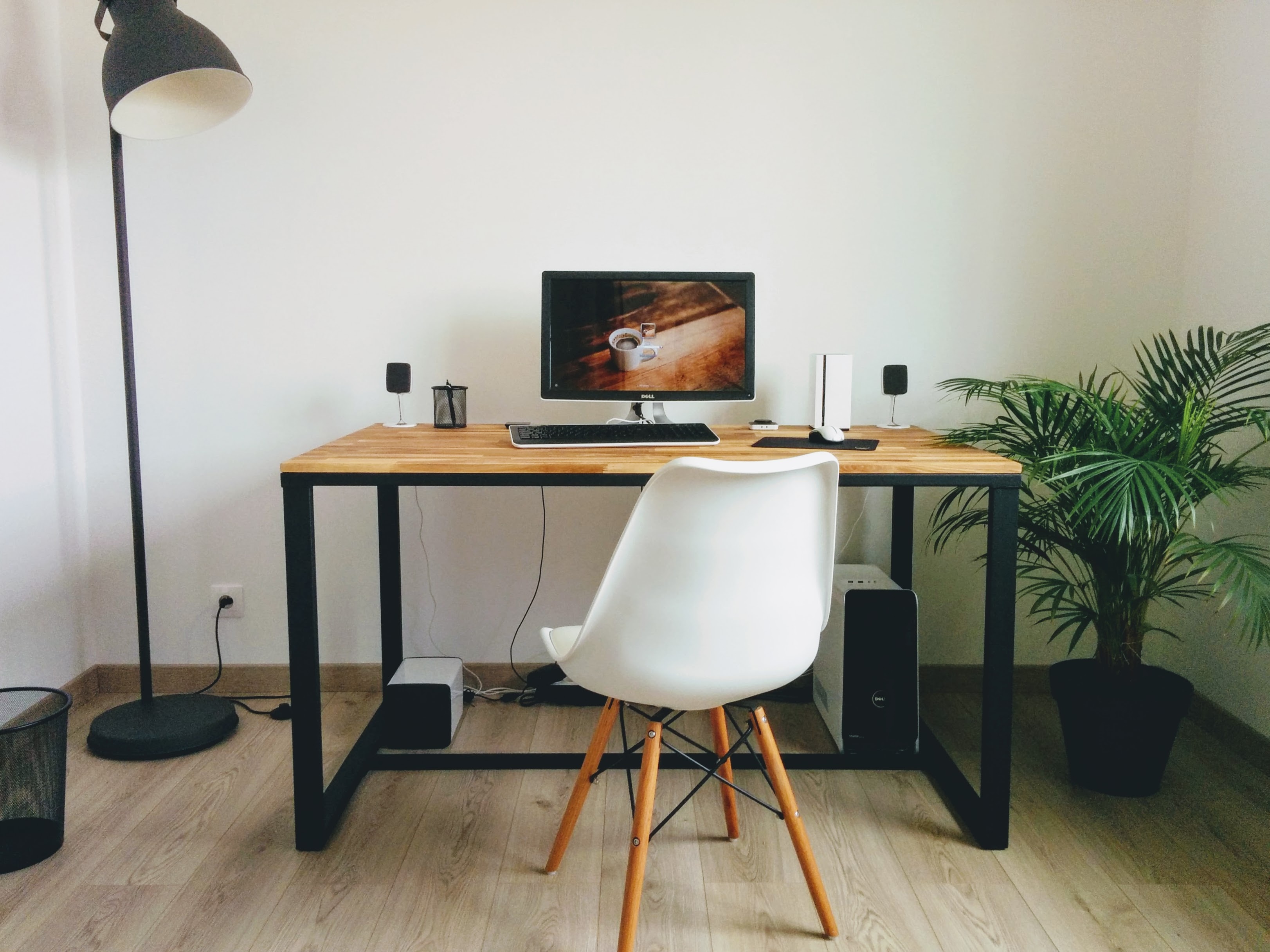 How can you use a home computer desk to decorate your home uniquely?
