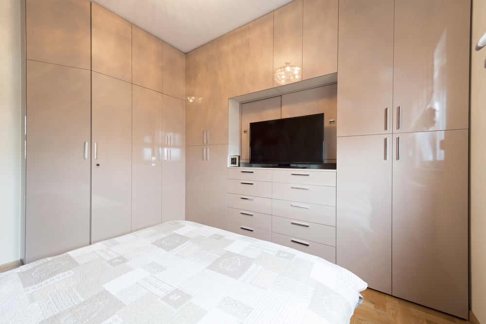 how can you organize your bedroom with wardrobes with integrated