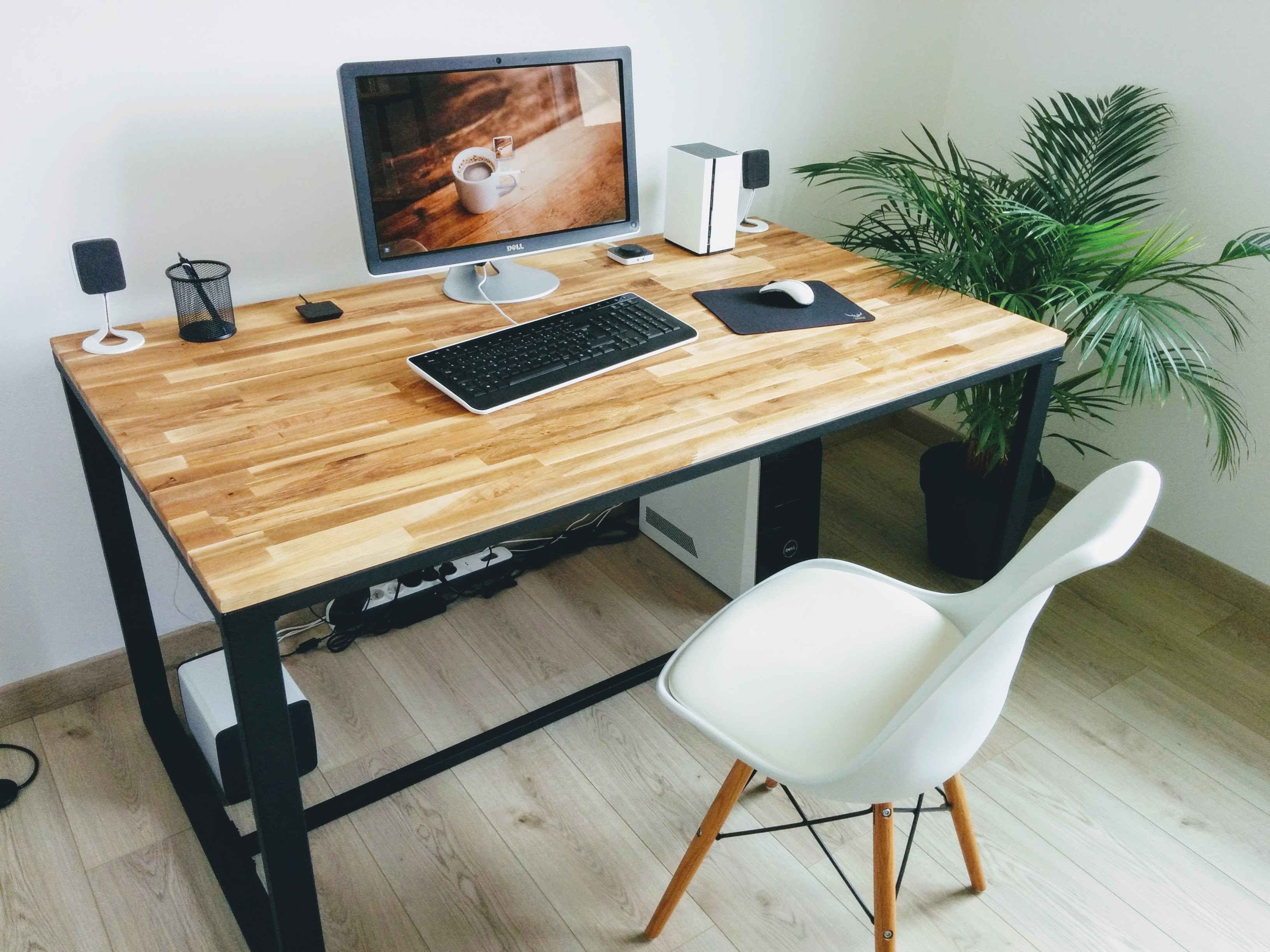 The Best Place for Buying Small Computer Desks? Go Online! The Best Place for Buying Small Computer Desks? Go Online!