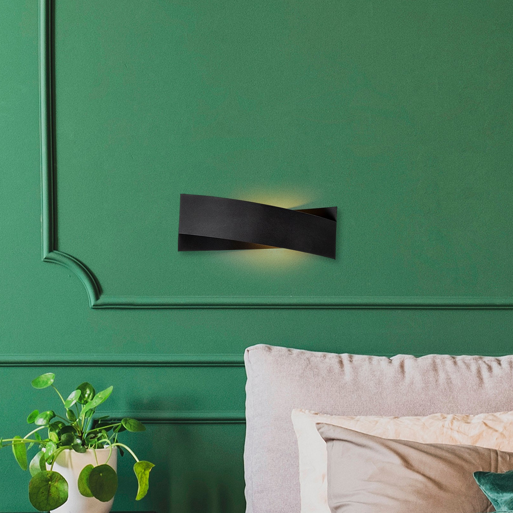 Avenor Metal Wall Light in Black