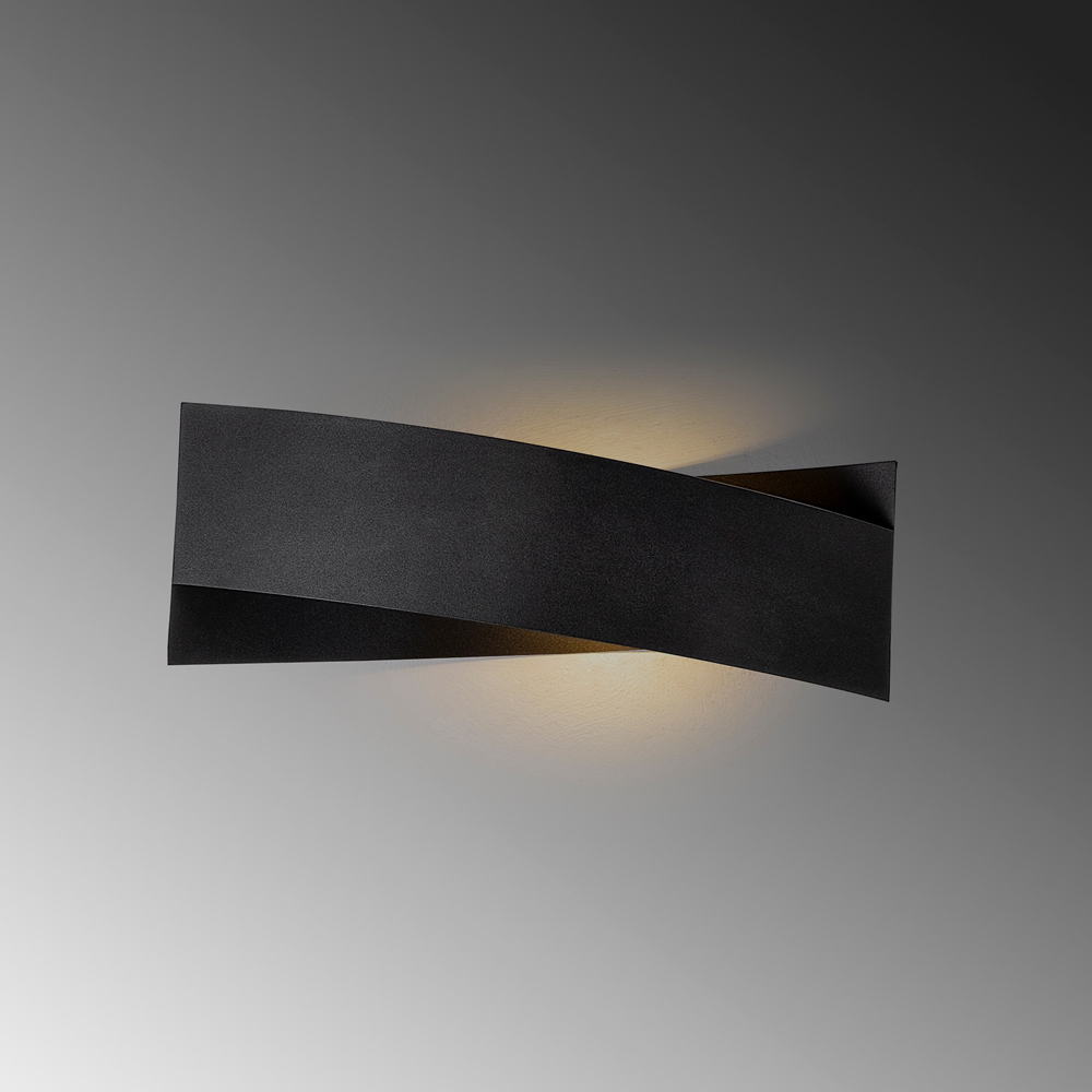 Avenor Metal Wall Light in Black