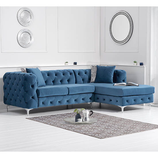 Check out a wide range of fabric and leather sofas in various designs, colors, shapes and sizes. Corner & sofa beds for every living room.