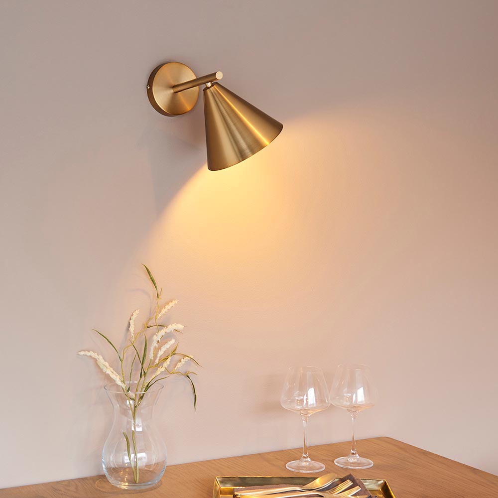 Carlisle Metal Wall Light In Antique Brass