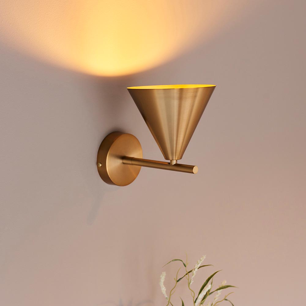 Carlisle Metal Wall Light In Antique Brass