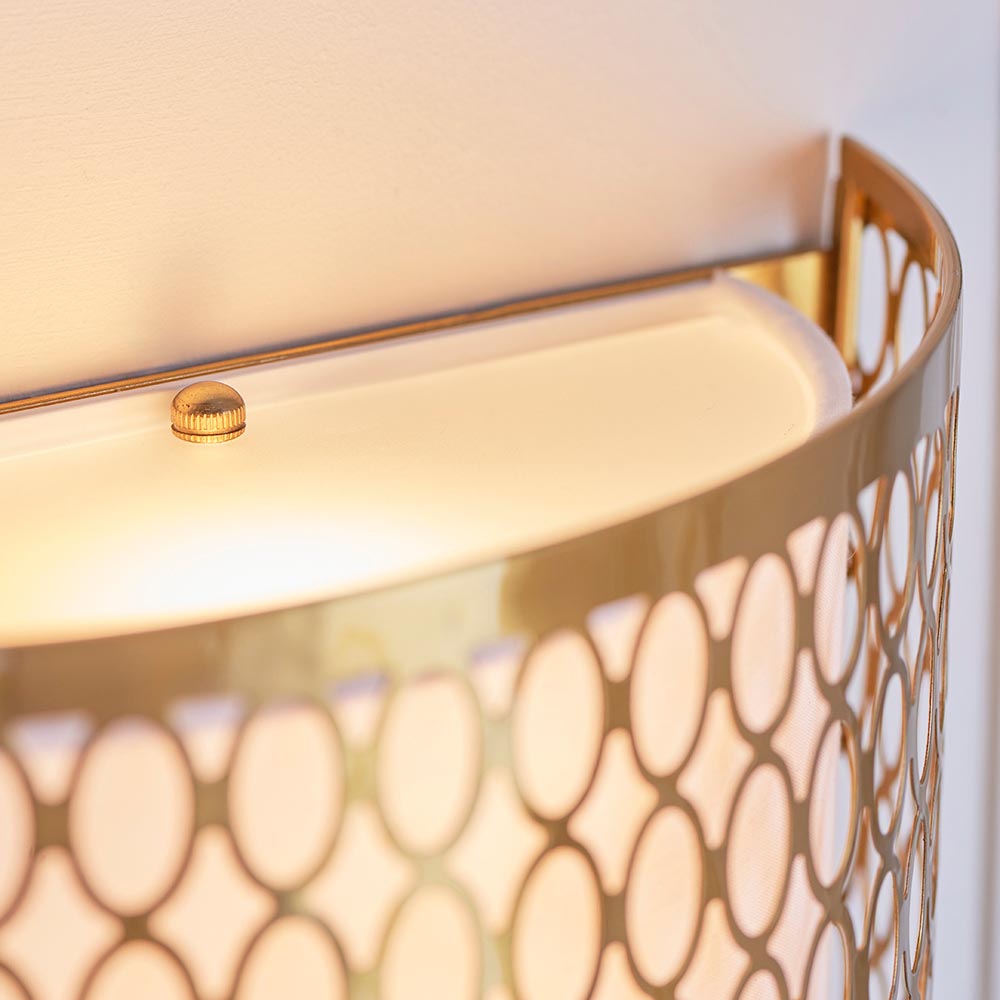 Carlisle Metal Wall Light In Gold