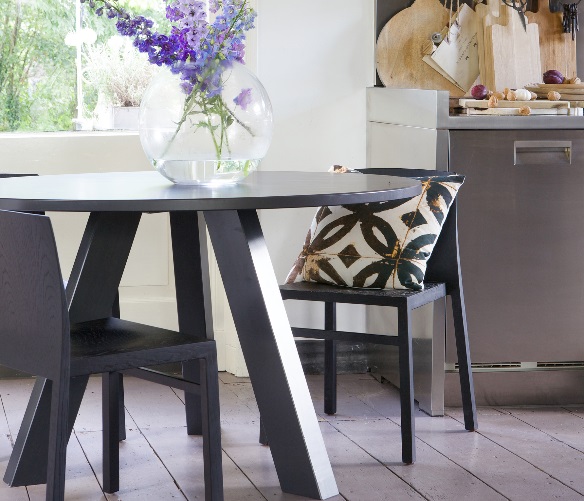 grey tripod dining table - 5 Great Reasons To Go For Quality Round Dining Tables