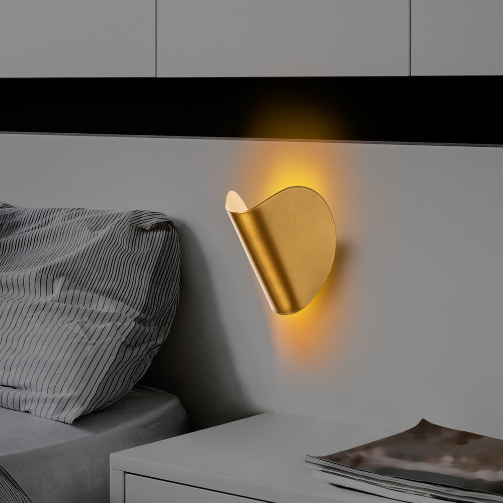 Heybe Metal Wall Light in Gold