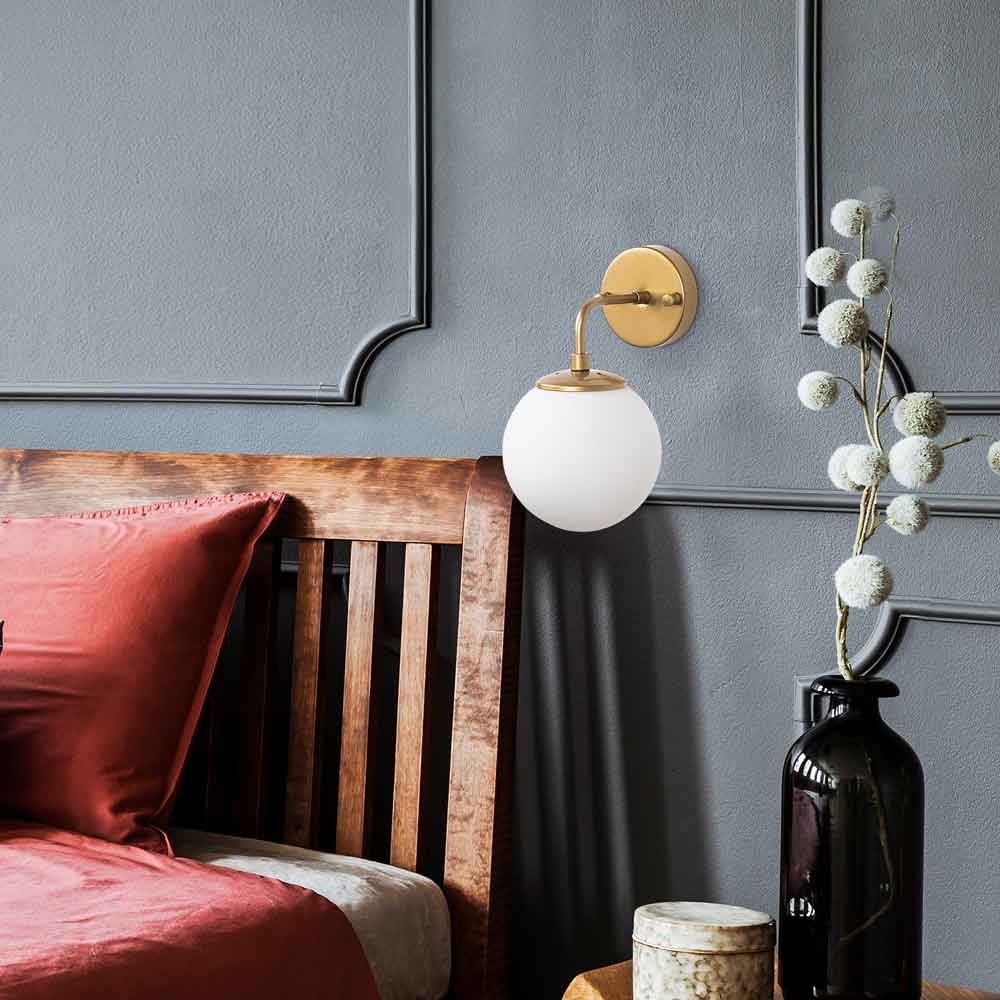 Horn Metal Wall Lamp in Gold and White