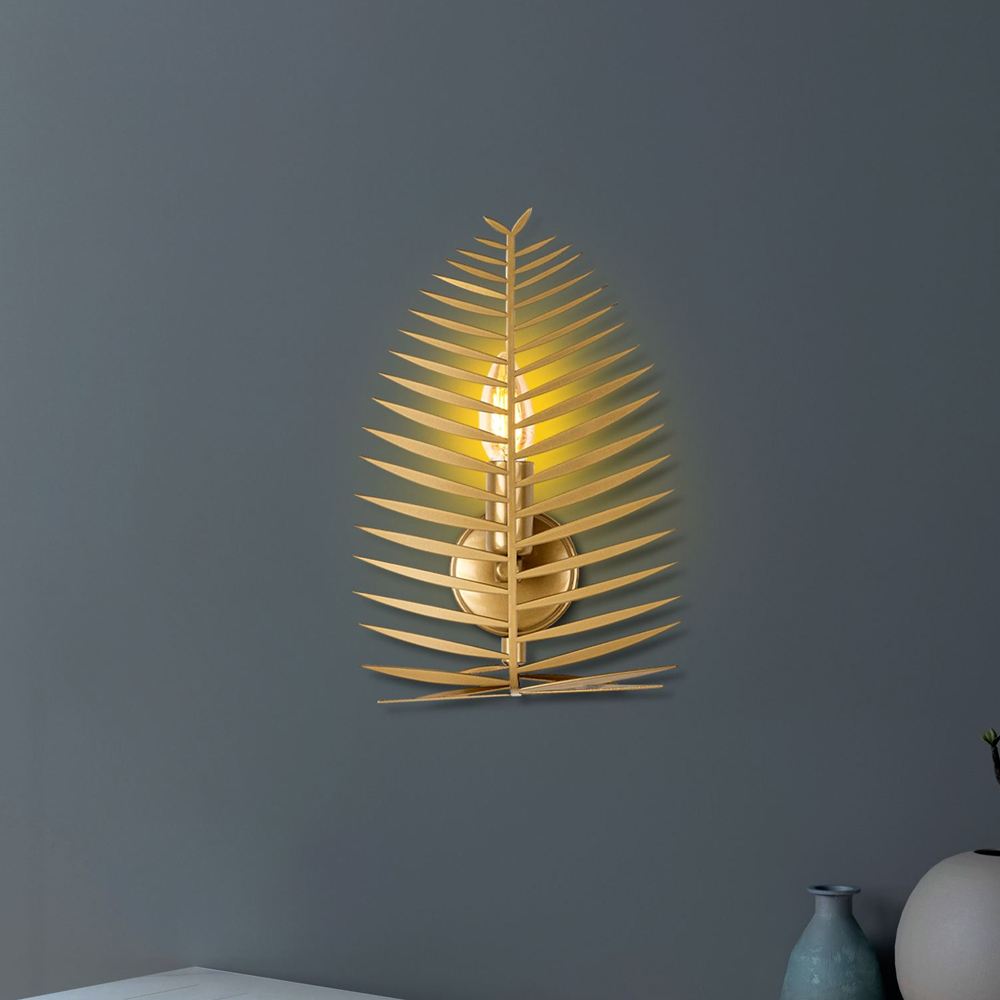 Leaf Metal Wall Light in Gold