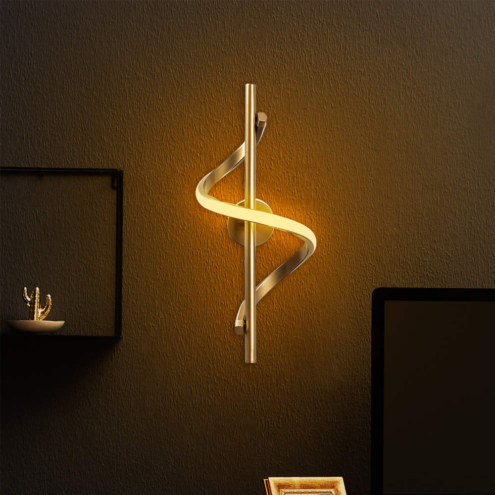 Likma Metal Wall Light in Gold