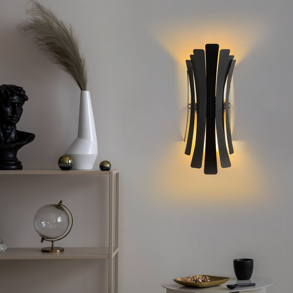 Linea Metal Wall Light in Black