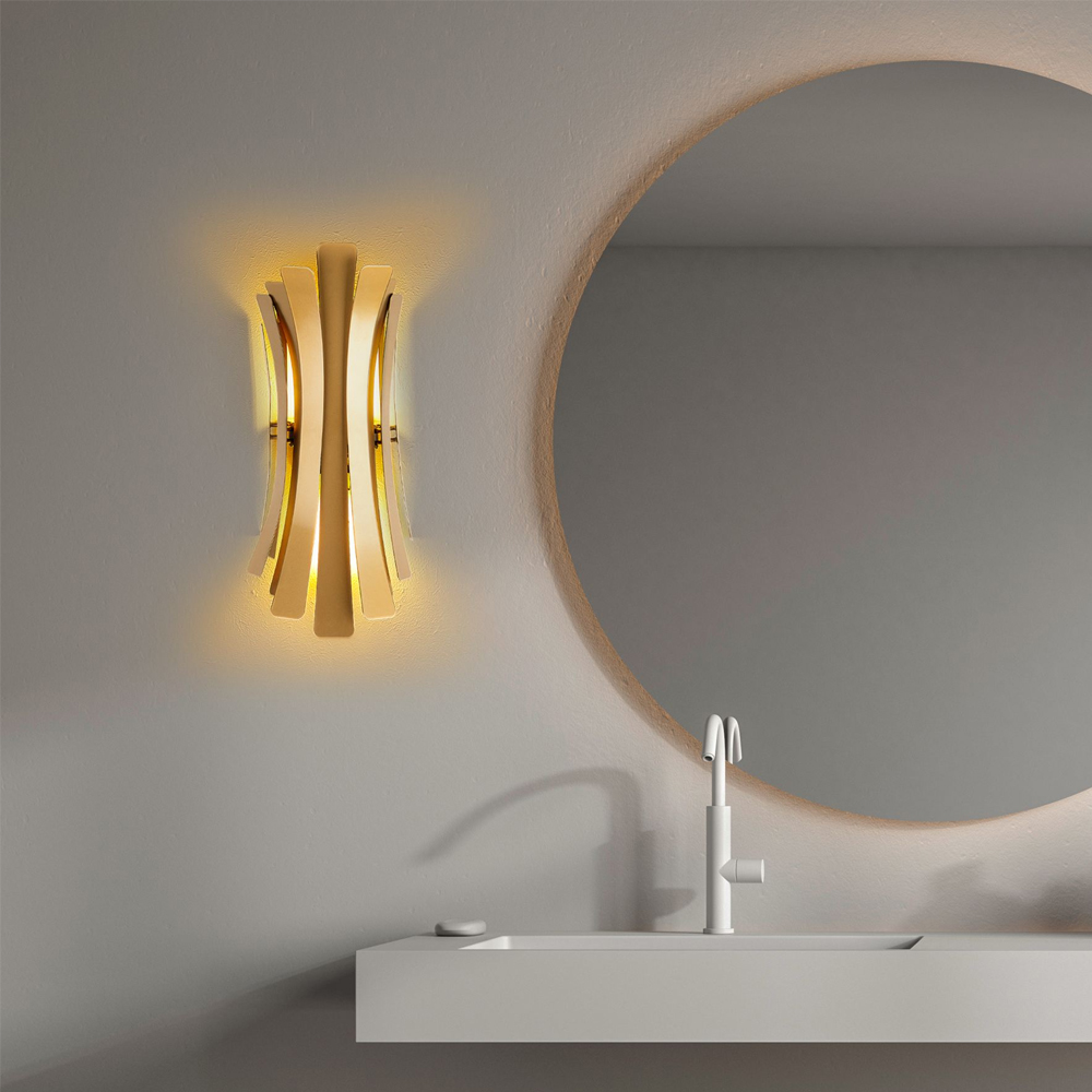 Linea Metal Wall Light in Gold